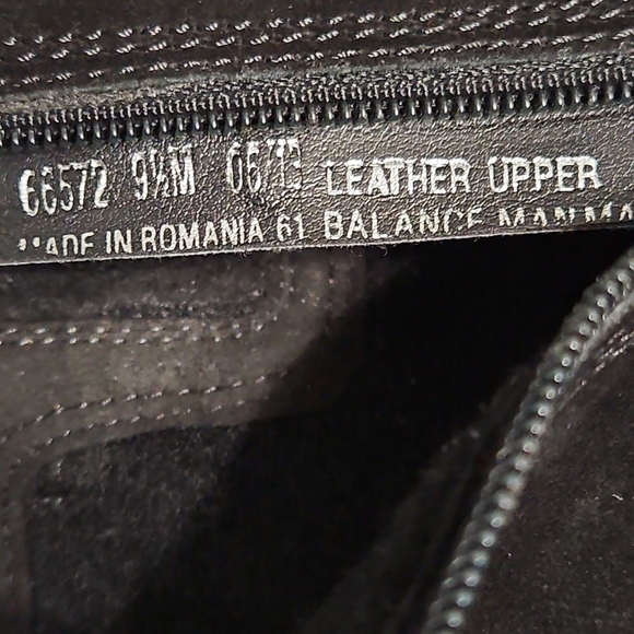 Clarks Mid Calf Black Leather & Suede Boots Women's Size 9.5 - Picture 3 of 7